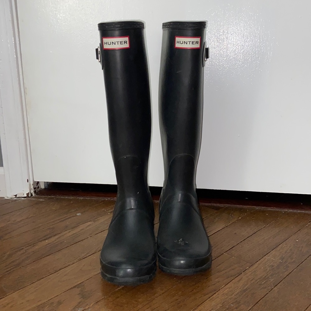 Tall, matte black Hunter boots. Size 6 womens